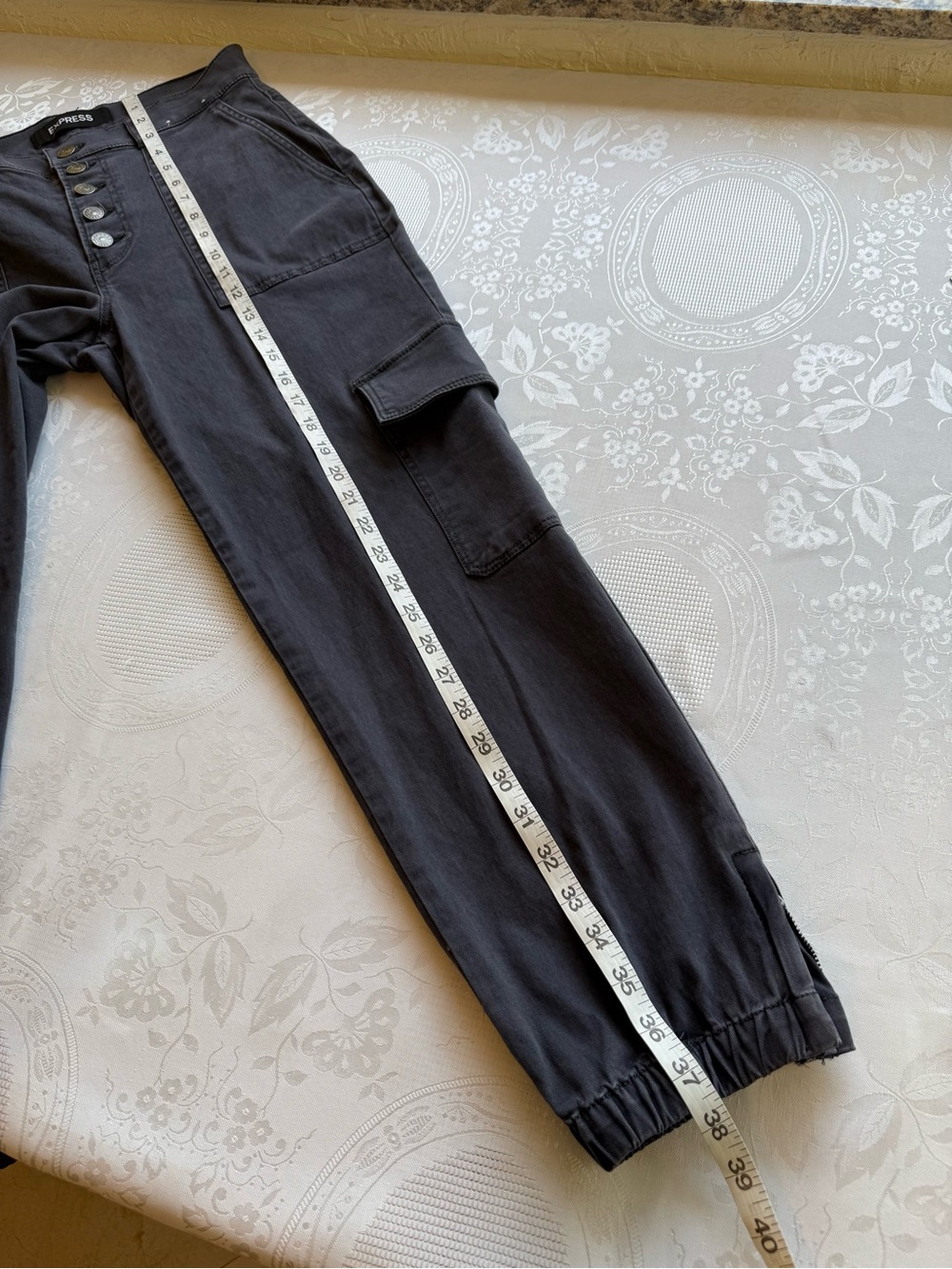 Express Cargo Stretchy Pants Charcoal Gray Ankle High-Rise Women’s Size 6R - Picture 16 of 16